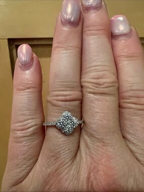 New Sparkling moissanite, silver clover Ring with Pavé moissanite Band size 7